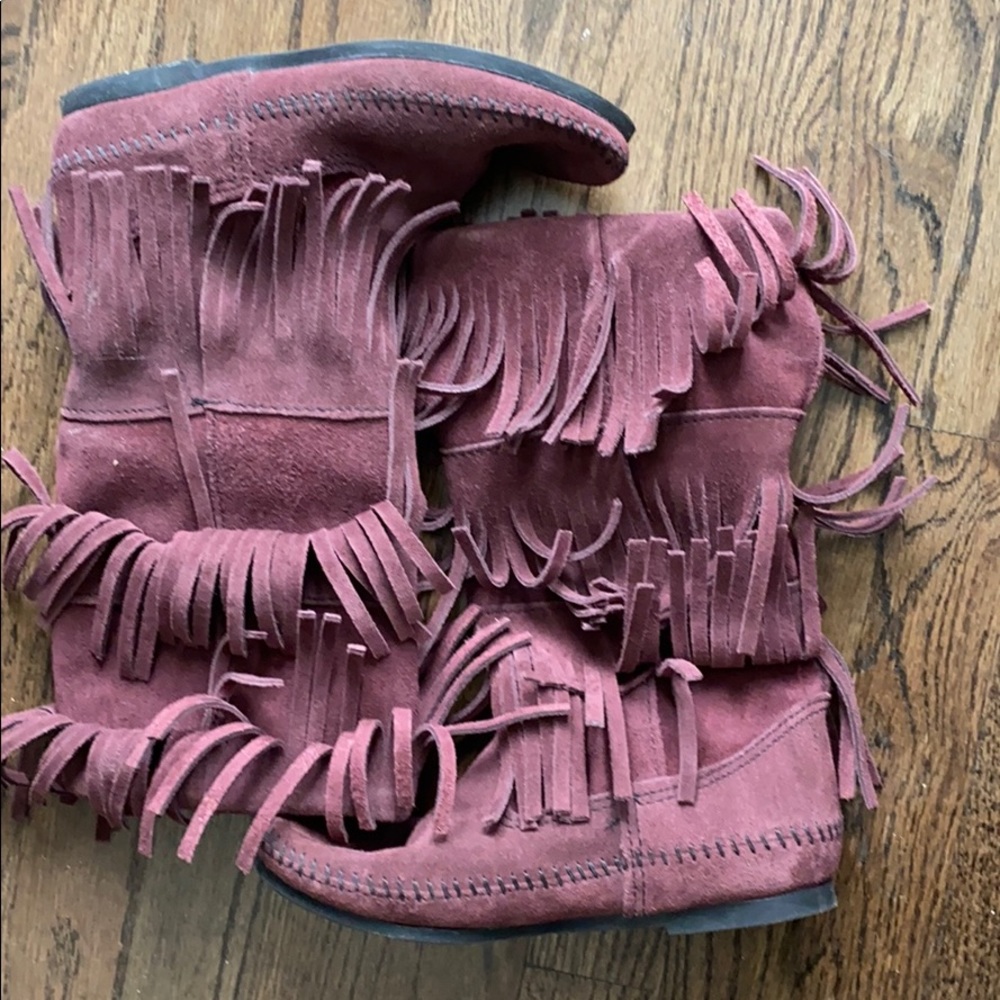 Minnetonka boots size 6